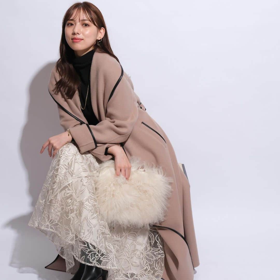 Arpege storyさんのインスタグラム写真 - (Arpege storyInstagram)「11/17(金)〜11/20(月)ALL10%OFF 公式オンライン限定で開催中📣  Recommend Item✨ @mystrada_official   🏷️パイピングリバーコート price：¥60,500 color：キャメル、グレー、薄ベージュ ⁡ 商品の詳しい情報はタグからcheck☑︎ ⁡ ————————————————— ⁡ ▶▶︎▶︎news  11/17(金)〜11/20(月) 全品10%OFF 公式オンライン限定で開催中📣 ⁡ ▶▶︎▶︎information ⁡ ☑︎📩メルマガ登録でお得な情報をGET‼︎ 不定期でお得なキャンペーン実施します✨ ⁡ ☑︎公式オンラインサイトArpege storyで 店舗在庫状況がご確認いただけるようになりました！ さらにネットで完売商品もお店に在庫があれば取り寄せ、お取り置き可能になりました💐(一部店舗のみ) ⁡ ————————————————— ⁡ #mystrada  #マイストラーダ」11月17日 17時37分 - arpege_story