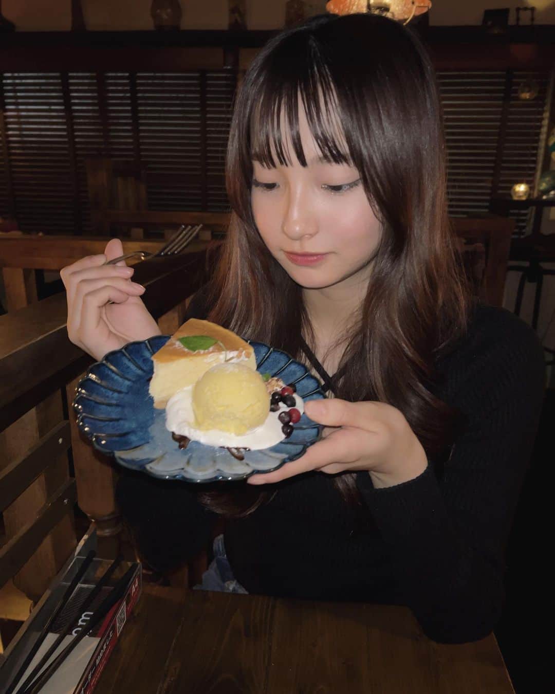 里仲菜月のインスタグラム：「チーズケーキ🧀♥️」