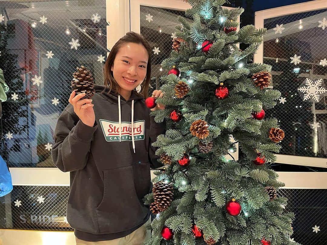 のインスタグラム：「店内もクリスマス仕様になってきました‼︎  @standardcalifornia_os  @standardcalifornia_movie   #standardcalifornia  #スタンダードカリフォルニア  #xmas  #クリスマス  #uscotton  #hoodsweatshirt  #sweatshirt  #フードスウェットシャツ  #スウェット  #internationalshipping  #overseashipping  #worldshopping  #worldshoppingjp  #todaysstaffofstandardcalifornia」