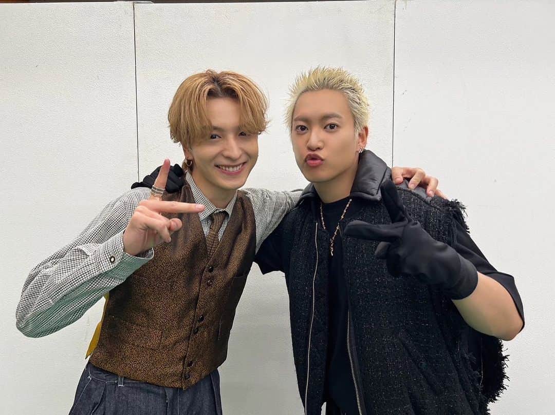 木村慧人さんのインスタグラム写真 - (木村慧人Instagram)「久々 @ryokimiyama_official に 会えた✨ こうやってお仕事も 一緒にできるの嬉しいなぁ☺️  あと実はお知り合いの @official__ini の迅くんと📸  グループの垣根を超えて コラボできるのは最高です‼️」11月17日 20時30分 - keitokimura_official