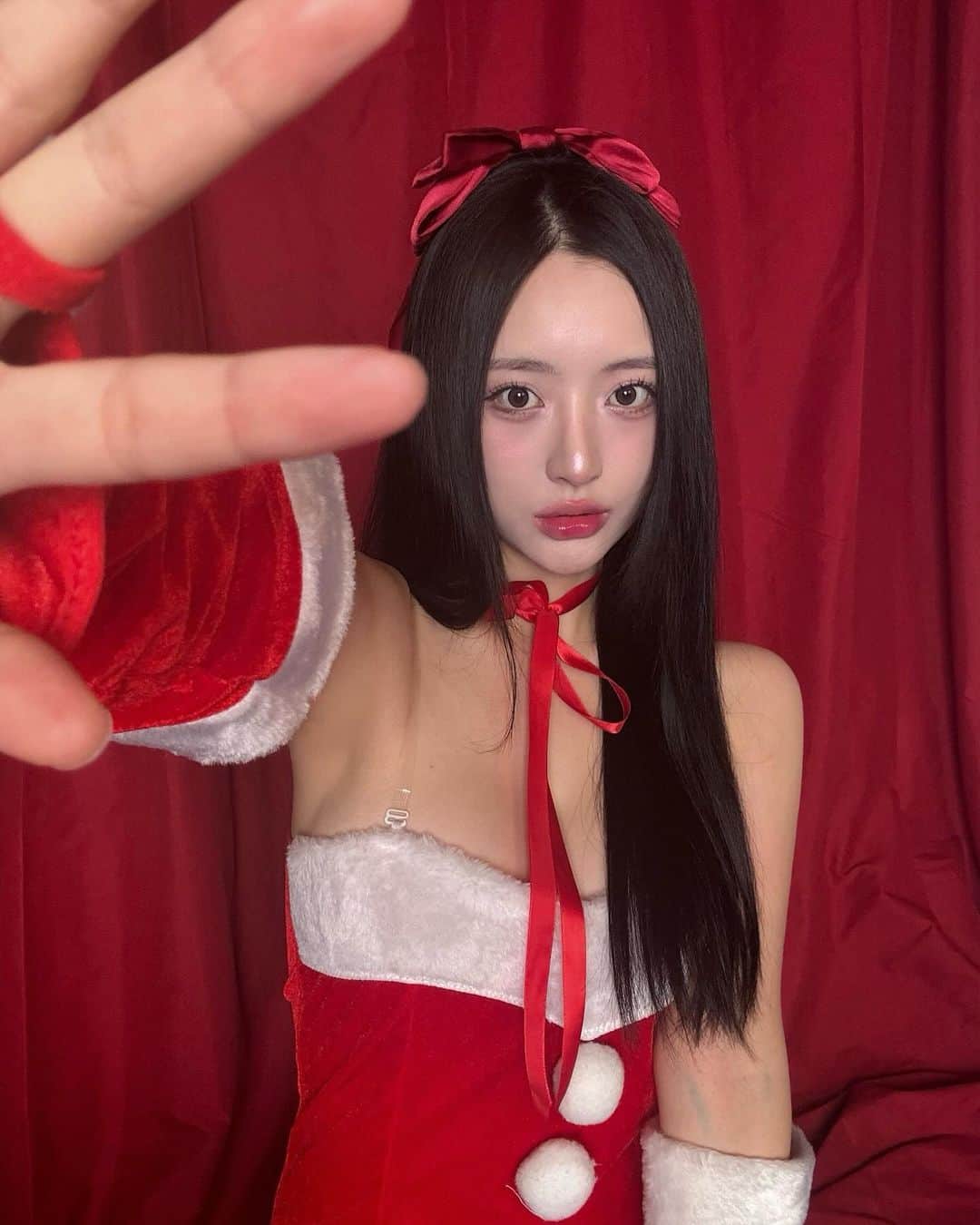 リュリのインスタグラム：「첫눈 왜 우리동네는 안와.. 우리집은 10월달부터 트리꺼내놨는데🎄♥️」