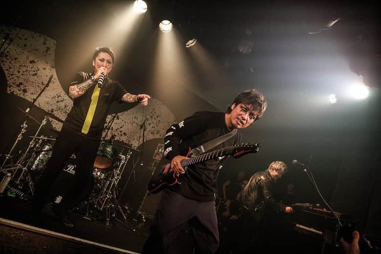 MAH さんのインスタグラム写真 - (MAH Instagram)「SiM “PLAYDEAD” WORLD TOUR SEASON 1 in 🇯🇵 Day 12 at EIGHT HALL Kanazawa, Ishikawa.  #SiM #PLAYDEAD #dustbox  📷 @koheisuzukiphoto」11月17日 17時34分 - mahfromsim