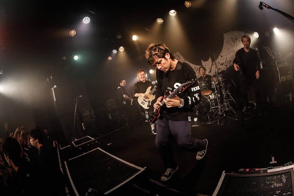 MAH さんのインスタグラム写真 - (MAH Instagram)「SiM “PLAYDEAD” WORLD TOUR SEASON 1 in 🇯🇵 Day 12 at EIGHT HALL Kanazawa, Ishikawa.  #SiM #PLAYDEAD #dustbox  📷 @koheisuzukiphoto」11月17日 17時34分 - mahfromsim