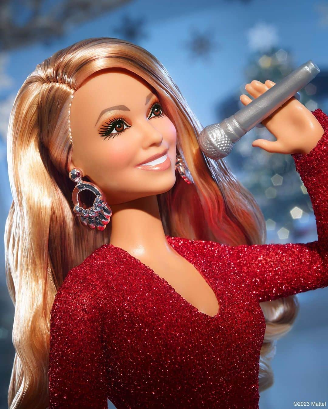 バービーさんのインスタグラム写真 - (バービーInstagram)「Ring in the season with @MariahCarey x Barbie – a true holiday classic worth singing about for years to come! 🎤✨ #Barbie #MariahSZN」11月17日 23時02分 - barbiestyle