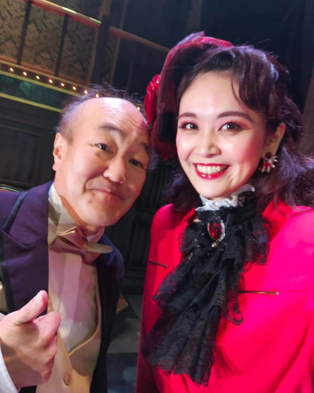 栗山絵美さんのインスタグラム写真 - (栗山絵美Instagram)「#舞台ABC 大阪公演初日！大盛り上がりで開幕しました！ありがとうございました🎄 お稽古からコツコツと温めてきた、ムッシーとの強い絆、感じています♥ いつも支えてくれてありがとう、ムッシー大好きよ！！ #虫島昆之助 #温水洋一 さん 温さんから頂く、毎日のお芝居が楽しくて宝物！  そして #二葉あたる 役の #川田広樹 さん 当たり前に何もかもが面白くて、 サービス精神の塊で、 袖からいつもこっそり見て爆笑しております🎄✨  素敵なお二方に囲まれて大人チームとして私も仲間に入れて下さり、楽しい時間を過ごせて幸せなのです。  明日はいよいよ本田康祐くんと石川凪子ちゃんの大千穐楽🔔 しっかり送り出すぞ！お待ちしております😊」11月17日 23時06分 - jumboebig