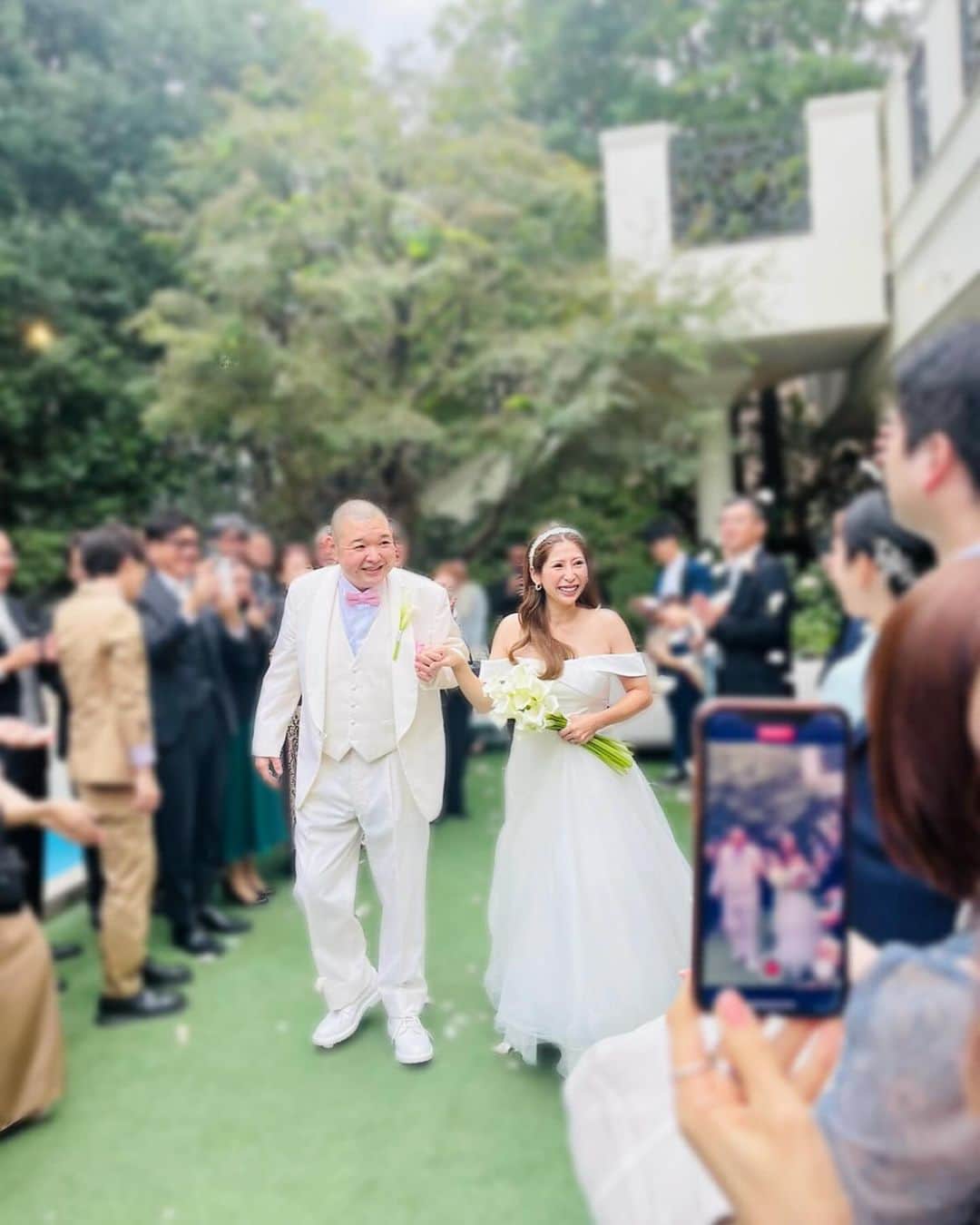 内山信二さんのインスタグラム写真 - (内山信二Instagram)「2023.11.15 3年延期していた結婚式を 無事あげる事ができました🥹❤️  絃ちゃんが生まれ 新たな命を授かりながらの結婚式 3年前じゃ叶わなかった家族での結婚式  素敵なゲスト達のおかげで 笑顔の溢れる日になりました🥹🥹 . #2023.11.15 #3年越しの #結婚式 #wedding #感動より爆笑 #最高な1日 #内山信二 #琴 #絃」11月17日 17時45分 - meetbowl2929