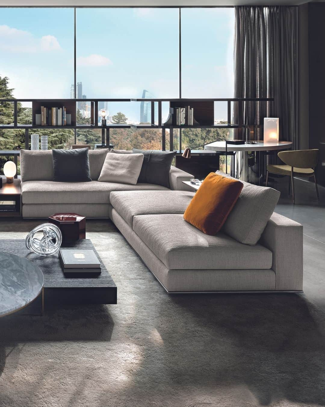 Minotti Londonさんのインスタグラム写真 - (Minotti LondonInstagram)「The Minotti Hamilton sofa collection is a seating system with a simple design. A really original seating system, with a firm, chameleon-like character, capable of catering to any room and any need.  Hamilton is available in 3 versions: Hamilton, Hamilton “Sofa” and Hamilton “Modulo”. The main strength of Hamilton lies in its ongoing growth.  Tap the link in our bio to discover the Hamilton Sofa.  #minotti #luxuryfurniture #interiordesign #madeinitaly #luxurysofa #sofadesign #sofa #livingroomdecor #livingroomideas #livingroomdesign」11月17日 17時46分 - minottilondon