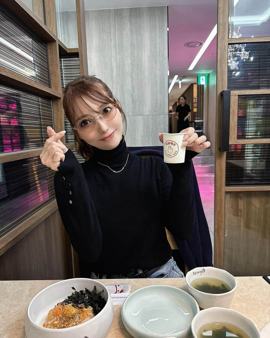 堀みづきさんのインスタグラム写真 - (堀みづきInstagram)「紙コップが可愛かったので まねっこ🤞♥️  食べたかったもの全部食べれて満足🤤🍴 #🦀#🦐#🐙」11月17日 17時38分 - mizuki_027