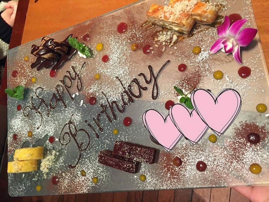 宇野栞菜（阿部栞菜）のインスタグラム：「お誕生日お友達がお祝いしてくれた🥺💓 会えてない子からもわざわざおうちまで送ってくれて😭✨️ プライベートなので名前は🙈🙈  メッセージくれた方ありがと大好き❤️」