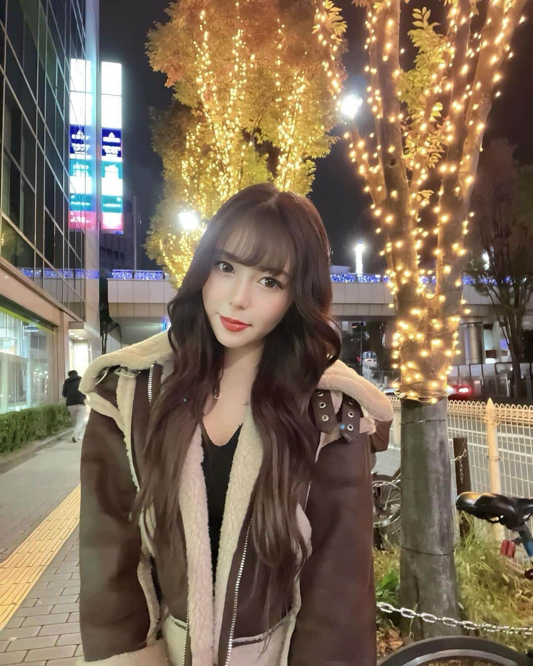 のインスタグラム：「街はキラキラ💫  #まぁ全然溝の口#街はキラキラ #AI加工#l4l #l4f#fff#ffff #fyp#instagram #instalike #03 ##hinachichi09#923#飲みべ高い人集合#飲みべ高い人繋がりたい#_cookhina_ #いいね返し」