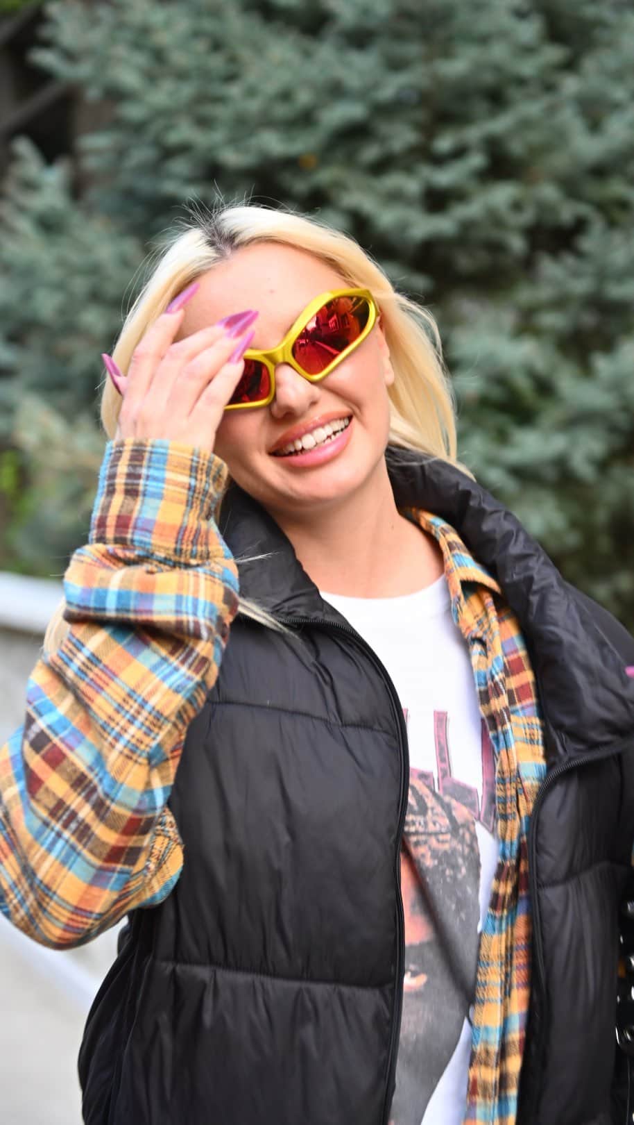 アレクサンドラ・スタンのインスタグラム：「Sunt super happy sa va dau o super veste! 🥰 Voi deveni din nou matusica! 🥹🩷  Sora mea, @pislaruandreea este insarcinata 🤰🫶🏻 Iar eu sunt mega incantata de toate produsele de bebelusi, asa ca am fost intr-o vizita la showroom-ul @adinishcom 🤩 Am ales pentru viitoarea nepotica, Anastasia 🥹, un carucior Joolz Hub+ si o scoica auto reclinabila Baby Safe 5Z2 de la #BritaxRomer!  Abia astept sa iesim la plimbare pe faleza 🥰🫶🏻  #happyauntie」