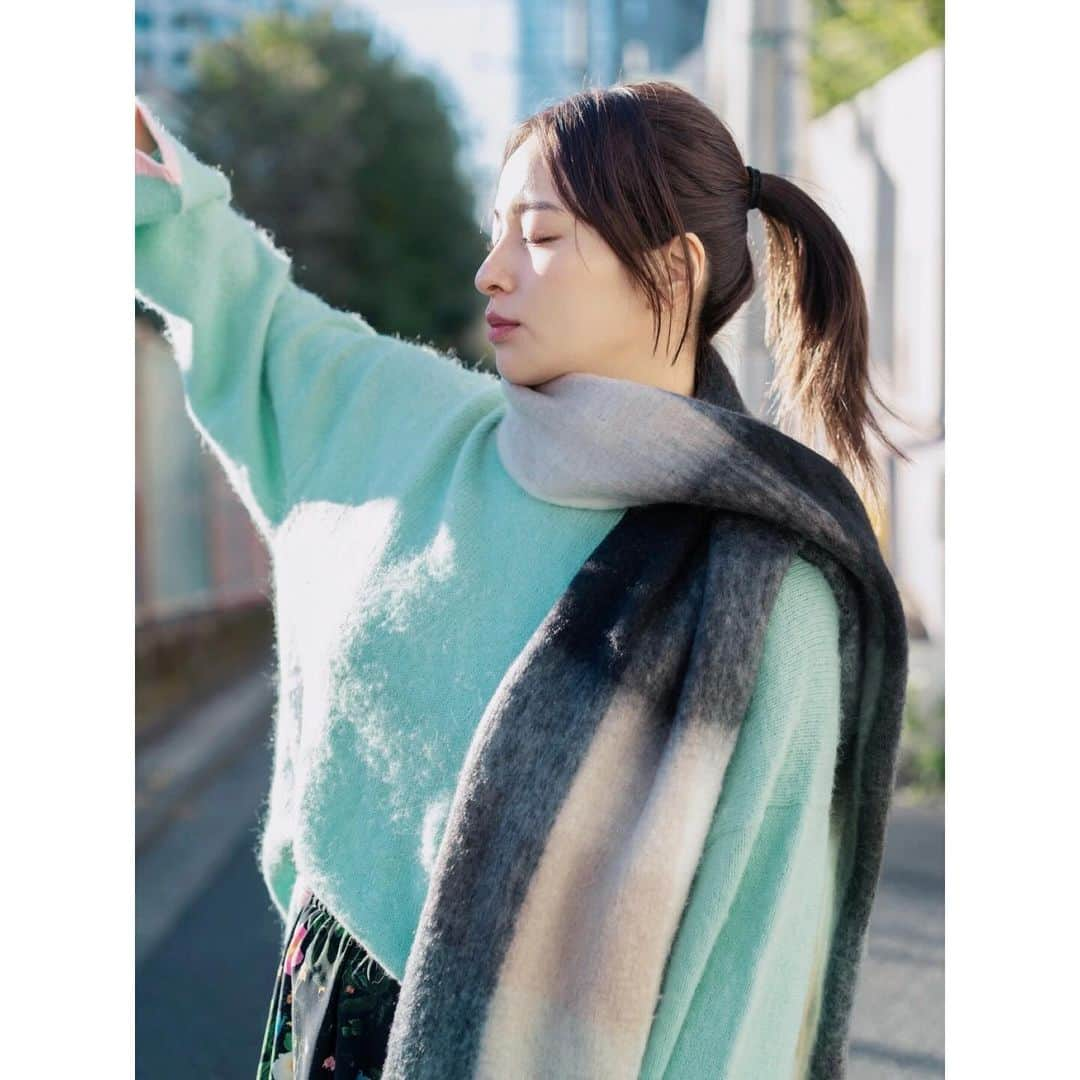 水崎綾女さんのインスタグラム写真 - (水崎綾女Instagram)「むぅ💋  📷 @r.ph0923  👚 @noisemaker_jpn  🧣 @noisemaker.ceo.designer   #ootd #fashion #ootdfashion  #camera #photo #photography  #photooftheday #photographer  #しふく#私服」11月17日 17時48分 - misakiayame