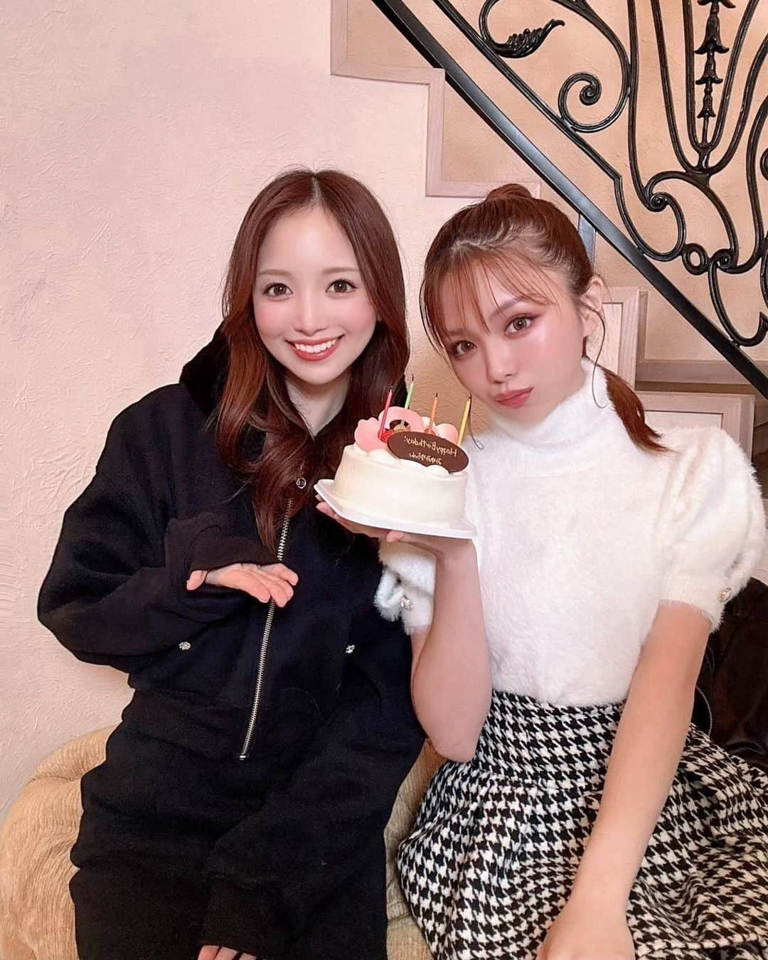 八鍬里美さんのインスタグラム写真 - (八鍬里美Instagram)「みゆみゆちゃんの誕生日お祝いしたよ🎂　@miyumiyu1112  撮影終わりのタイミング狙ってたらロウソクに火つけるの早すぎてアセアセ🤣💦笑 会うたびに可愛くなっていく〜🥰中身まで素敵な女の子なの🥺💓💓 いつもマカロンすごい可愛く着てくれて嬉しい🥹 Happy Birthday🎂🫶  #みゆみゆ ちゃん#cute#誕生日#HPB#ミシェルマカロン#michellmacaron」11月17日 17時55分 - satomi_yakuwa