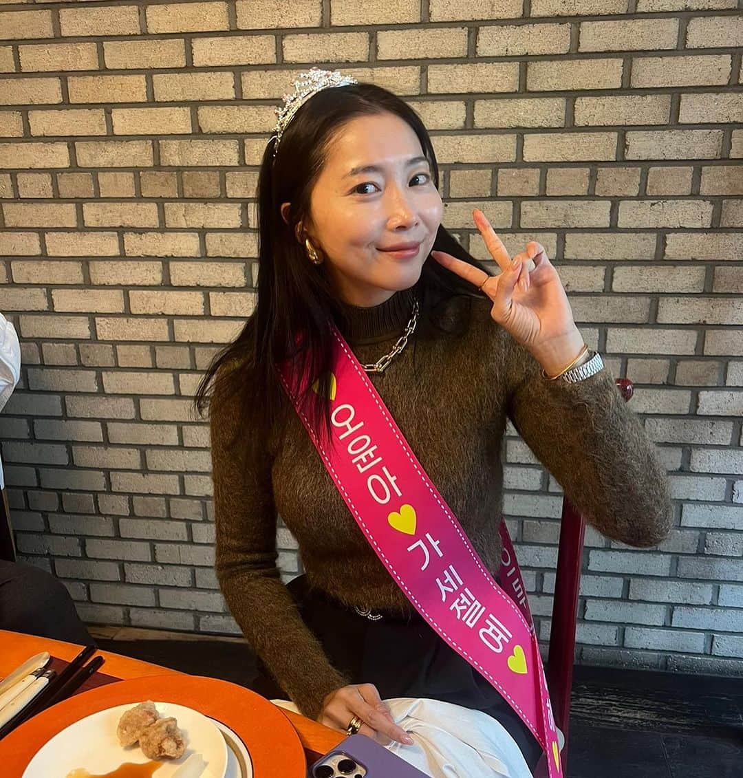 オ・ユナのインスタグラム：「언니 ~~ 너무 귀여운거 아니냐고요~~ ❤️❤️ 감사합니다 언니~~^^ 🙏」