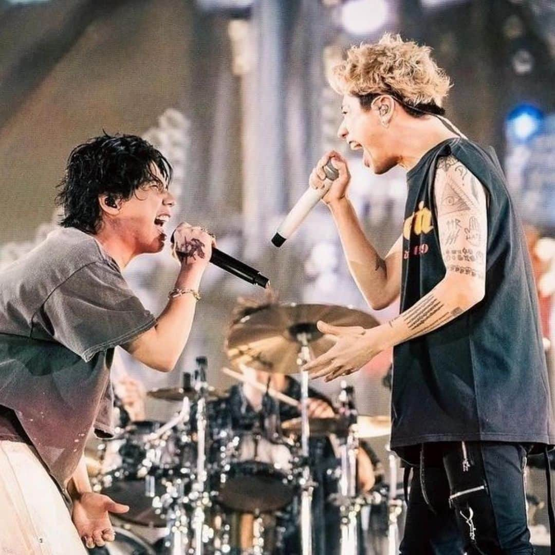 彫師美漸さんのインスタグラム写真 - (彫師美漸Instagram)「VS @oneokrockofficial @myfirststoryofficial ・ thank you @hiro_mfs_official ・ #myfirststory #oneokrock #vs #鷹 #鳶 #刺青 #彫師 #美漸 #彫師美漸 #表参道 #原宿 #原宿タトゥー #タトゥー #東京タトゥー #Bizenarttattoostudio #tokyo #tattoo #art #fashion #bizenart #bizen #문신　#Bizentattoo  #tattooer #tattooist #tattooartist #tattooart #tattoostudio #japanesetattoo #eagle」11月17日 17時59分 - bizentattoo