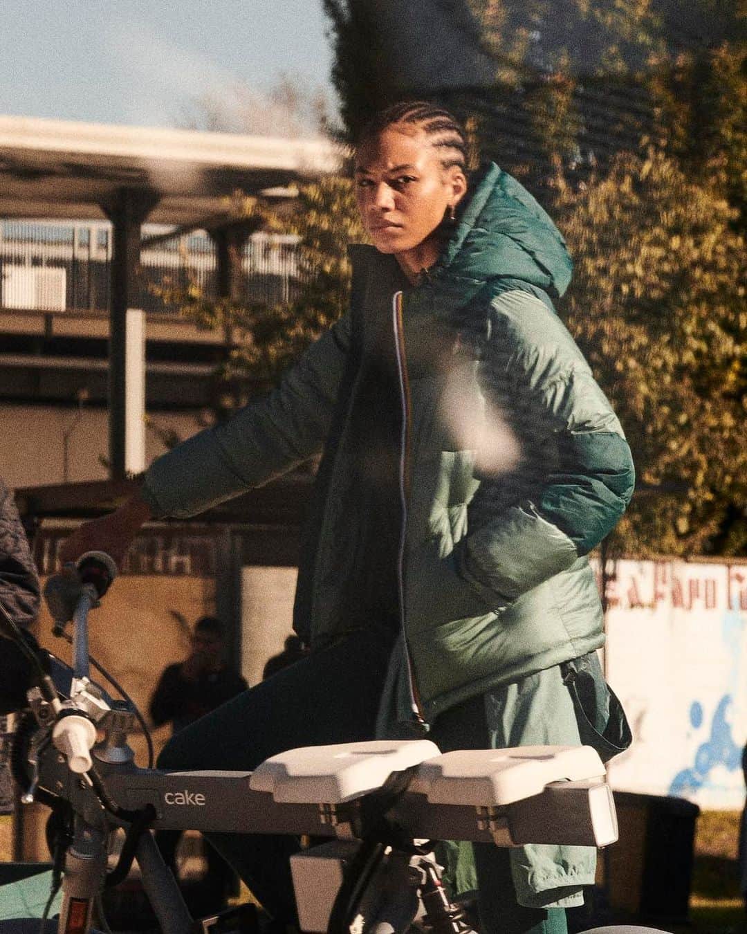 ケイウェイのインスタグラム：「Packable power meets style! Its innovative packable design, inspired by the iconic Claude jacket, comes equipped with Thermore® Ecodown® Fibers Genius padding. Discover more on www.k-way.com   #KWAY」