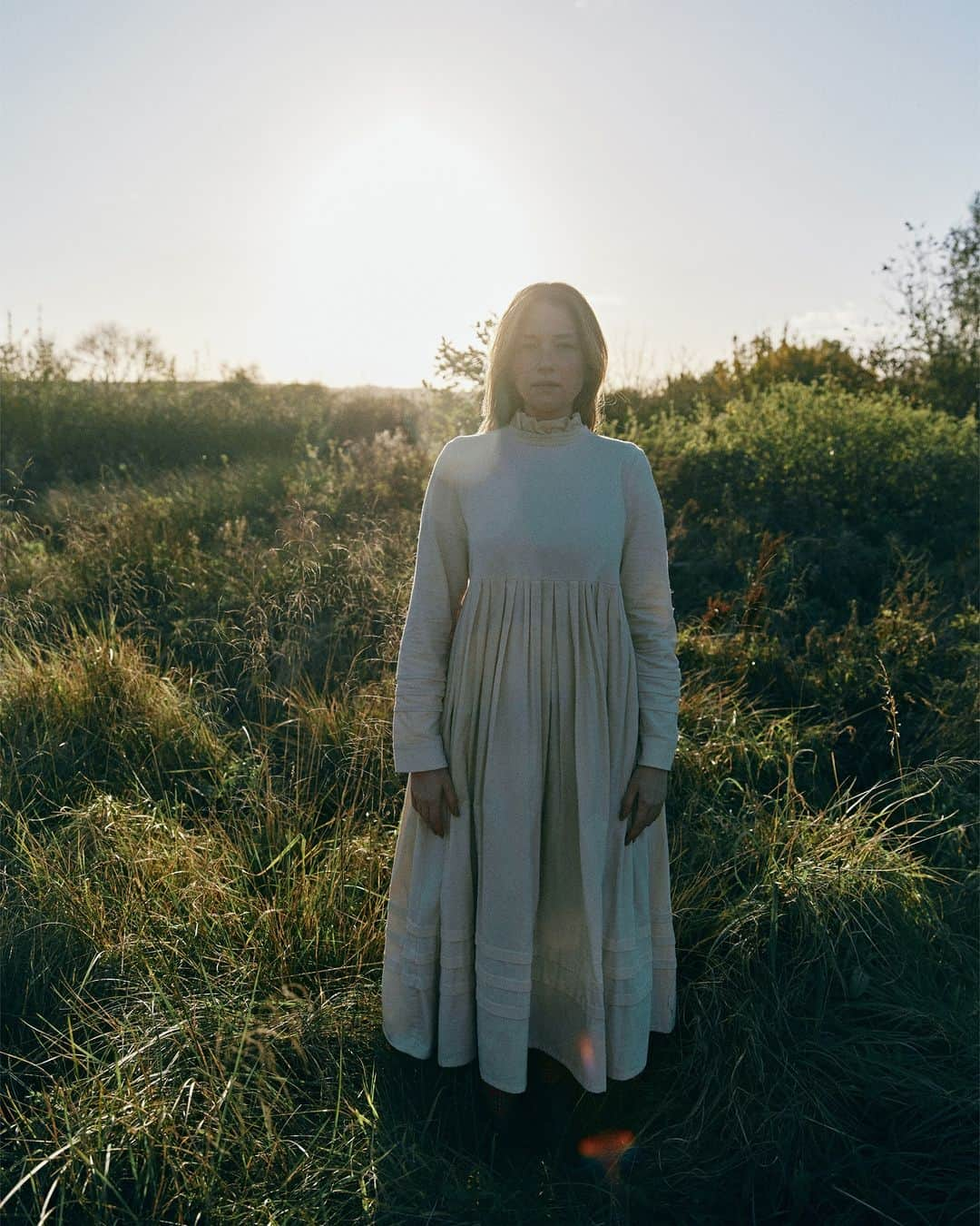 キャベジズ&ローゼズのインスタグラム：「Exuding exquisite grace, our Lexirose Dress in plain needlecord speaks of golden afternoons spent striding across vivid windswept landscapes carpeted with heather and gorse before retreating to stove-warmed kitchens for reviving pots of tea.   Photographer and stylist @cathykasterine Assistant and videography @emrecakirstudio Creative Director @violet_dent Managing Director @katehowellshk Marketing @just_belle Shoot production @maudierosebuchanan  Location @kittengraysonflowers  #CabbagesandRoses #AW23 #OfTheEarth #NewArrivals #BritishFashion」