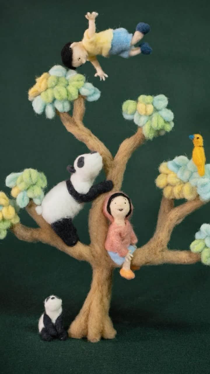 Loeweのインスタグラム：「"What’s it like in the bamboo forest?" the girl asked the panda. "It’s like living in an ice cream factory," he replied.  Animator and director Andrea Love creates a series of stop motion videos inspired by Suna Fujita’s characters for the LOEWE Holidays collection.  #LOEWE #LOEWEgifts」