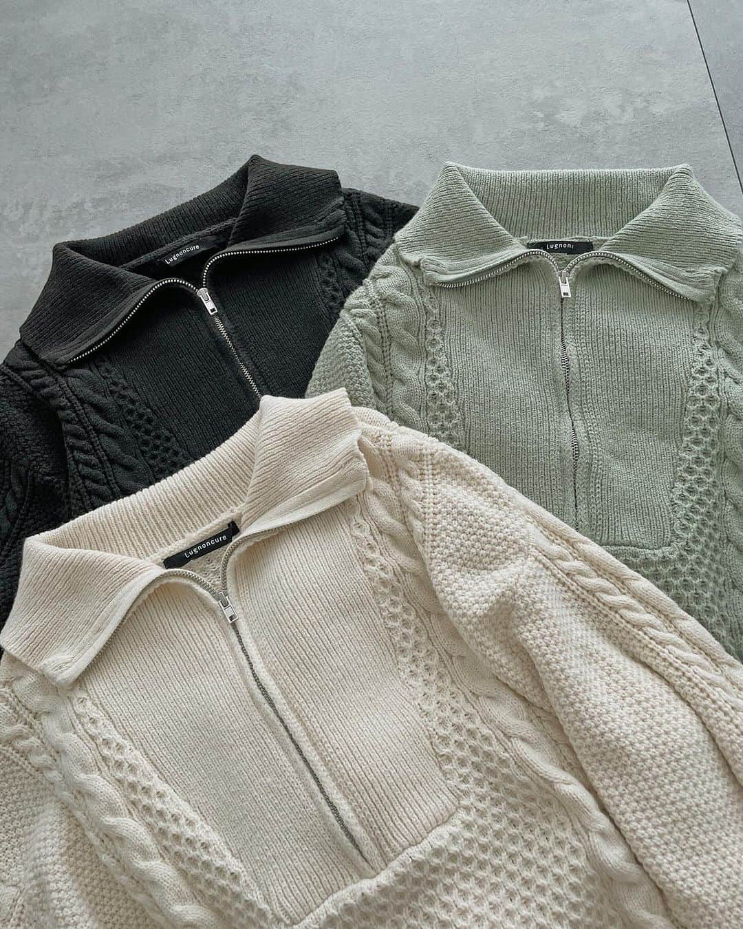 Lugnoncure（ルノンキュール）さんのインスタグラム写真 - (Lugnoncure（ルノンキュール）Instagram)「【Recommend Style】 ⁡ トラッドなチェックスカートには、ZIP衿を施したケーブル編みニットを合わせて今年らしい着こなしにアップデート。 ⁡ ゆったりとした着心地のニットに、きちんと感のあるプリーツの入ったチェックスカートをあえて合わせるだけで簡単にきれいめカジュアルスタイルが完成します。 ⁡ ⁡ —————————————— ⁡ #knit ¥6,930(tax incl.) _No.1610277 off-white/mint/black ⁡ #skirt ¥6,490(tax incl.) _No.1506287 blue/green/black ⁡ —————————————— ⁡ ※商品画像は、撮影環境やご利用のPC・スマートフォンのモニター環境などにより実物と色味に差異がある場合がございます。 ⁡ ⁡ #lugnoncure #ルノンキュール #オフコーデ #キレイめカジュアル #オフスタイル #休日コーデ #大人カジュアル #カジュアルコーデ #トラッドスタイル #ケーブルニット #ハーフジップ  #チェックスカート #プリーツスカート #トレンド #2023aw #canshopig」11月17日 18時11分 - lugnoncure