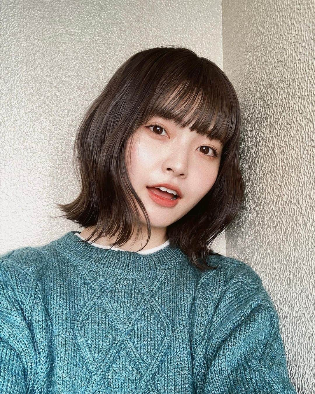 末原玲衣さんのインスタグラム写真 - (末原玲衣Instagram)「new hair color❄️ ⁡ 色落ちのリール動画見てくれたかな まだの方はぜひぜひぜひ ⁡ 前回のグレージュにほんのり紫 注入してもらいました🍇 このニット着るの楽しみにしてたから 髪色とばっちりで嬉しい〜〜 ⁡ @nora_ryo  今回もありがとうございました！  #グレージュ #グレージュカラー #ブリーチカラー #ぱっつんボブ #外ハネ #外ハネボブ #古着ニット #暗髪ボブ」11月18日 19時00分 - reis_1024