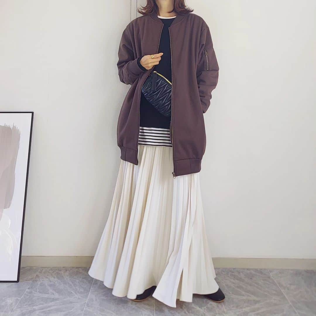 acoさんのインスタグラム写真 - (acoInstagram)「こう見えて激暖！ @ezakkamania_stores 防風ボアロングMA-1  これ本当に暖かくてめちゃくちゃ推せる🥹🫶 なんでも、BBシリーズはイーザッカ史上 最暖だそうですよ❗  自転車乗ってるとき1番実感するんだけど風通さないし ヒップまでしっかり暖か♡  特殊な防風シートを挟んだ風を通さない3層構造、内側総ボア なのに着膨れしないスッキリ見え👏 『無敵』とうたってるの、わかる  イベント情報⋆͛📢⋆ 購入者全員に1000円クーポンプレゼント 会員登録でさらにお得 会員価格￥3990→￥2990  ストーリーから飛べるのでチェックしてみてね✔𝑪𝒉𝒆𝒄𝒌  ** #PR #ezakkamaniastores #イーザッカマニアストアーズ #イーザッカマニア #zootie #防風ボアシリーズ #暖房節約 #光熱費節約 #あったかコーデ #秋冬コーデ #ezakkamania_2023aw #ezakkamania_snap #アウター #骨格ウェーブ #40代ファッション#40代ママ #ユニクロコーデ#guコーデ #大人女子#大人カジュアル #着回し#着回しコーデ #秋コーデ#秋ファッション」11月17日 18時04分 - happy_acoaco