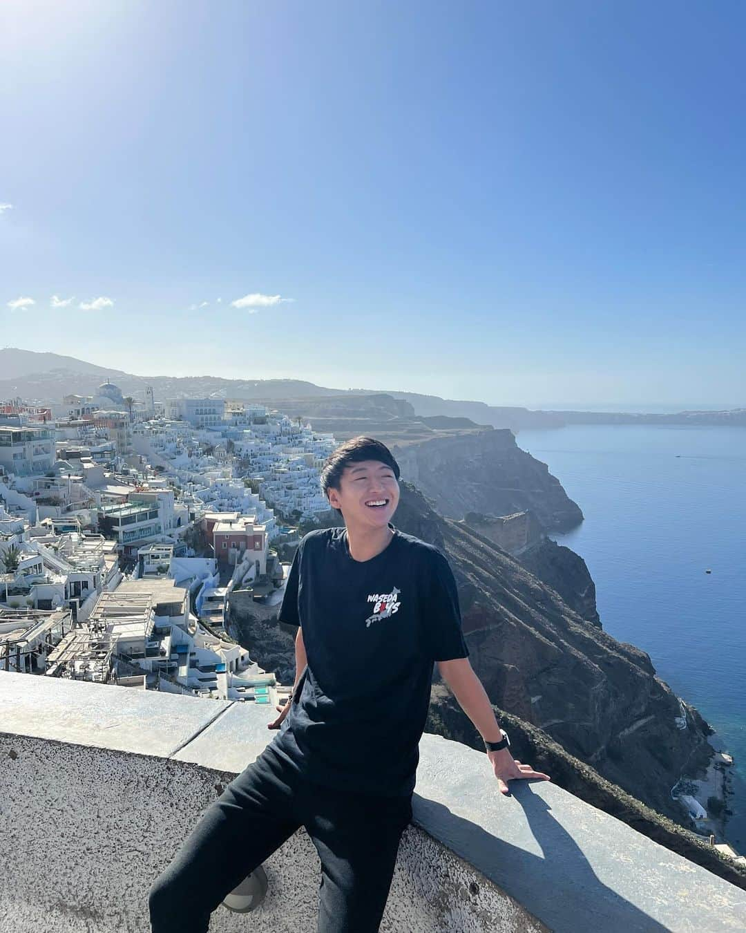 坂崎裕介さんのインスタグラム写真 - (坂崎裕介Instagram)「Photo2 di Santorini🇬🇷  Sumpahhhh rekomendasiiiiii tempat ini🙌 Santorini adalah Salah satu tempat yg paling indah!!!!🤩 of course Pemandangannya cakepppp, vibesnya santaiiii Jadi Nanti aku mau datang lagiiii waktu honeymoon✈️ Semoga bisa ketemu sama jodoh dulu ya😭😂  #worldtrip#greece#santorini#wasedaboys」11月17日 18時07分 - skzk_yusuke