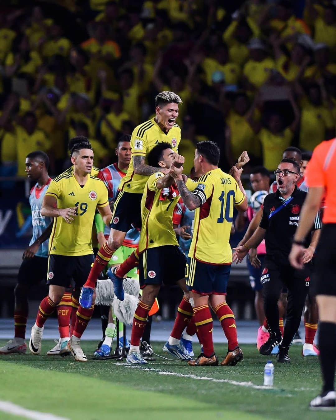 リヴァプールFCさんのインスタグラム写真 - (リヴァプールFCInstagram)「Two goals from Lucho gave Colombia a 2-1 win over Brazil 👏🇨🇴」11月17日 18時21分 - liverpoolfc
