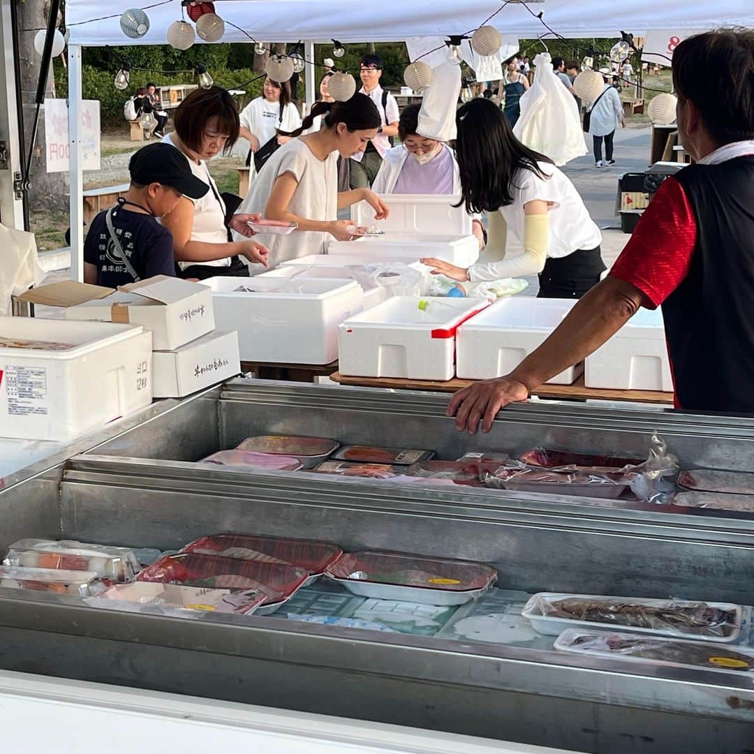 EINSHOP／アインショップのインスタグラム：「【朝市／日岡山公園第１駐車場前】11/18（土）9時から14時まで ◎出店情報  ＜鮮魚・生産農家・加工品のお店＞ ■今津鮮魚(テント)／鮮魚（切り身・刺身等）など ■サトルうさこ農園(K)／季節のお野菜 ■Hani2（ハニハニ）／自家製国産蜂蜜、蜂蜜を使った軽食とドリンク ■小林農園／ジャム、いちご串、トルネードポテト ■pukapuka／無臭ココナッツオイル、タスマニア無濾過ハチミツ、真菰茶 ■ビストピア朝市店／ペット用ジビエフード、ペット用ジャーキー（鹿肉・鹿骨・猪肉・猪骨）、わんこ用ごはん  ※販売商品の内容は変わる場合がございます  ※出店者は増減する場合があります ※雨天中止です  ・日時：11/18（土）9:00－14:00 ・会場：日岡山公園第１駐車場前 　〒675-0061 加古川市加古川町大野1682 ※無料駐車場・トイレあり ※公園内で犬の散歩をされる場合は、フンの始末は飼い主様の責任でお願いします。  #foodmarket #フードマーケット #青果 #採れたて #暮らし #アウトドア #イベント #オープンデパート #オープンデパート朝市 #ペットOK #加古川朝市 #roomette #ムサシ朝市 #ウェルネス #634朝市 #asaichi #マルシェ #朝市 #加古川ウェルネスパーク #日岡山第１駐車場 #あじさいフローラみき #河川敷朝市 #日岡山グラウンド #チェントクオーレハリマ #SAVEKAKOGAWAFES #SKF #スラックライン #ドッグスクール #eBIKE」