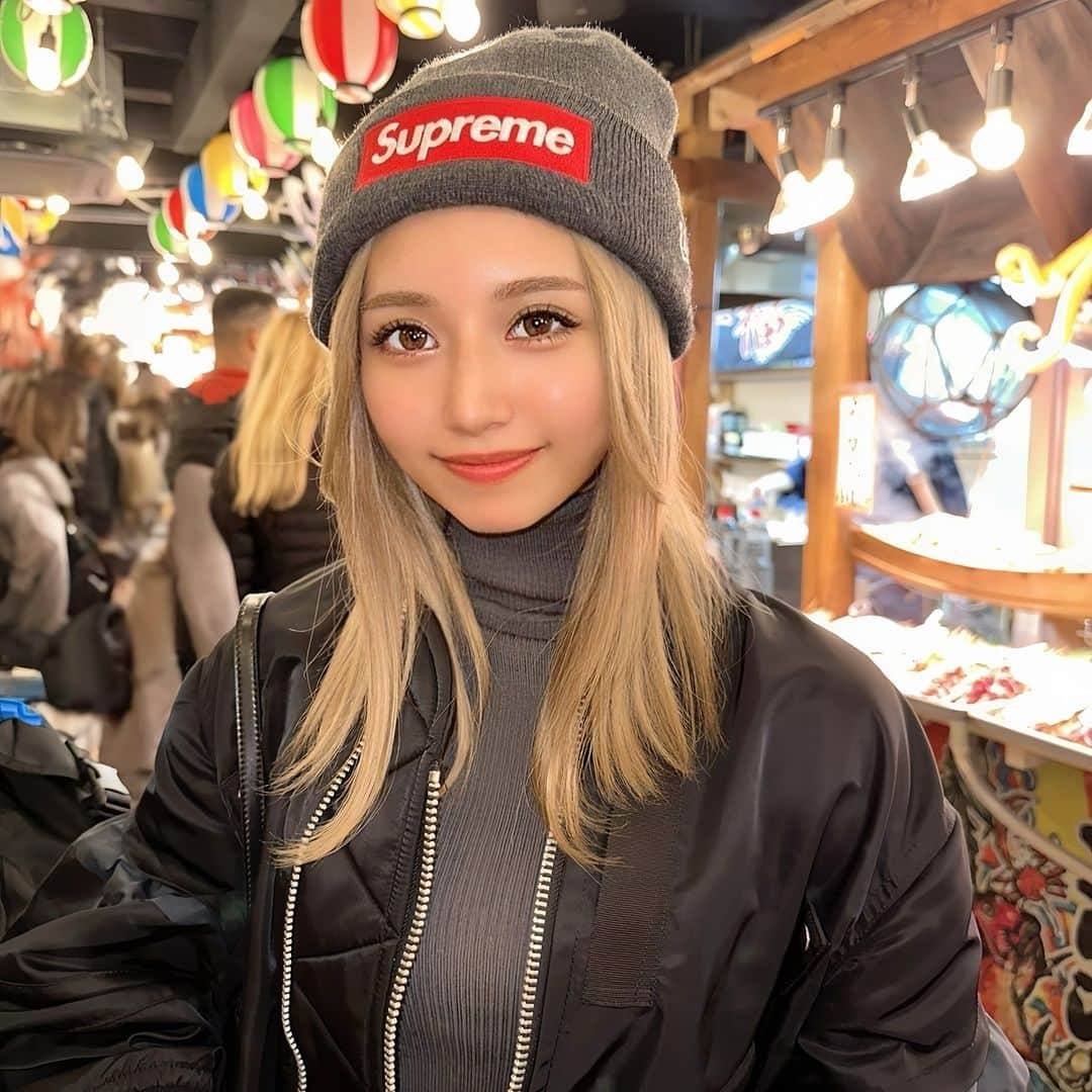 なーちゃんのインスタグラム：「・ 京都の海鮮といったらここの商店街✨✨ ホタテもタコもおいしかったよ😋🦪 ・ サブ垢にも載せるから見てね🐙❤️ ・ ・ ・ #京都 #京都旅行 #京都観光 #観光スポット #食べ歩き #京都グルメ」