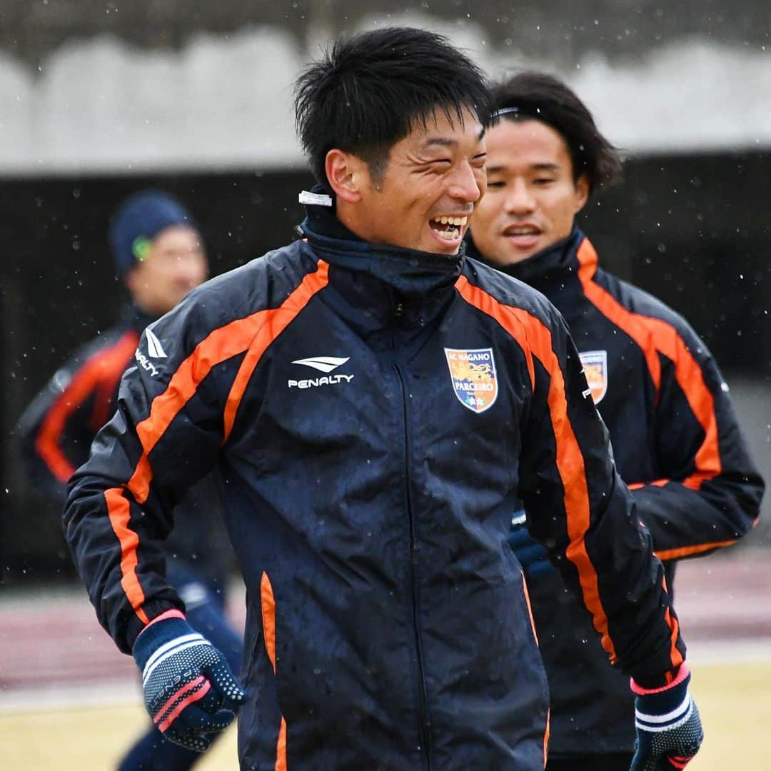 AC長野パルセイロさんのインスタグラム写真 - (AC長野パルセイロInstagram)「. 🟠2023/11/17 Training!! . ☔️🦁 . . ▼next match▼ 11/19(日)14:00 vs北九州🏟長野U . . #長野をオレンジに #prideofnagano #acnp #パルセイロ #ac長野パルセイロ #長野 #jリーグ」11月17日 18時29分 - acnaganoparceiro.official