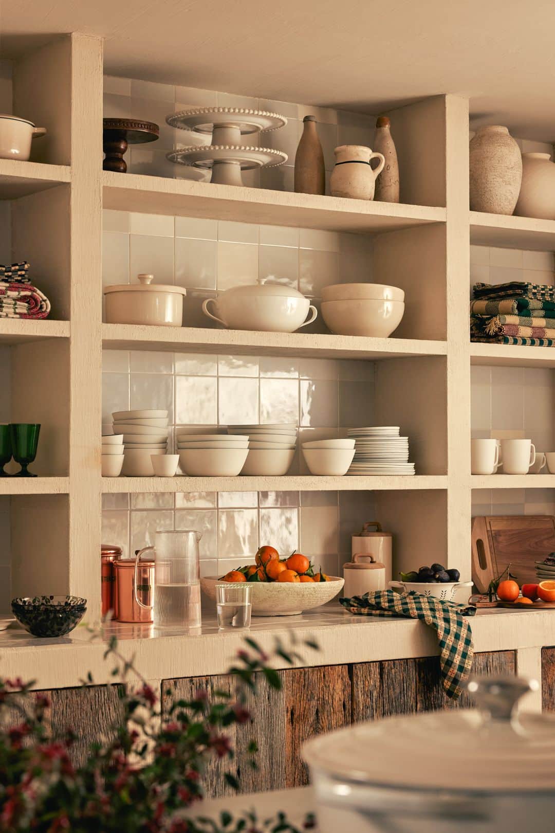 Zara Homeのインスタグラム：「GETTING READY FOR THE HOLIDAYS • Discover new ideas to decorate your home in this festive season at zarahome.com」