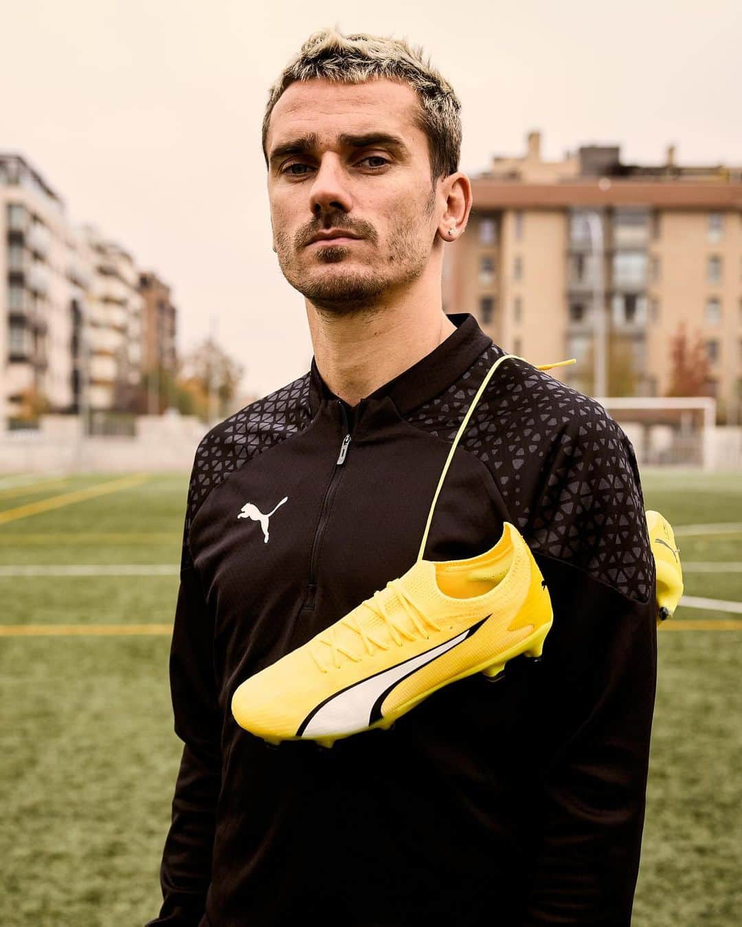 アントワーヌ・グリーズマンのインスタグラム：「Speed boost loaded 🔋🔋🔋 @pumaspain @pumafootball #foreverfaster」