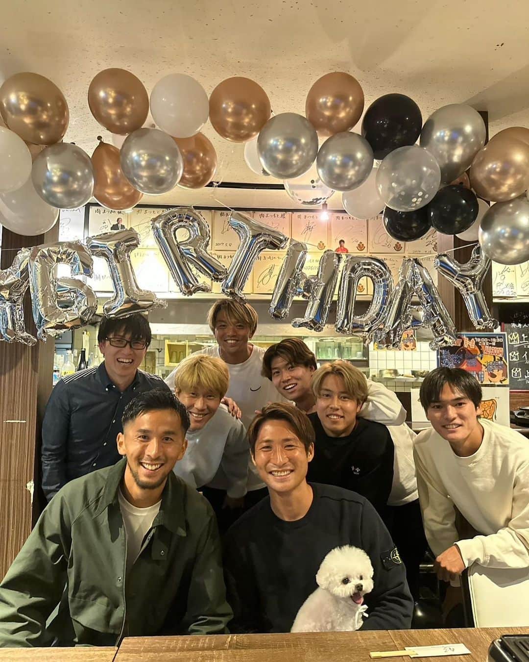 和泉竜司のインスタグラム：「遅れましたが30歳になりました！  お祝いやメッセージありがとうございます😊 最高の誕生日でした🥺  直輝も29歳おめでとう🎉 お互いまだまだここからよ！  残り2試合応援してくれる人の為に全力で闘います！  #名古屋グランパス #肉まつもと #祖父江会 #チェザリ」