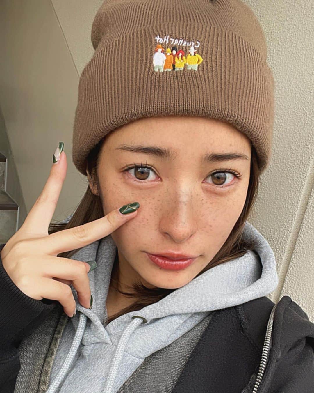 荒牧理沙のインスタグラム：「✌🏼✌🏽🧡🤎✌🏾✌🏿」