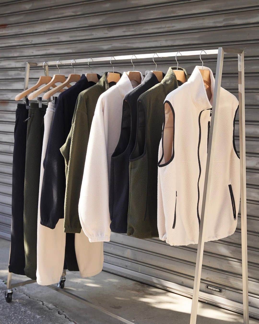 のインスタグラム：「〈 UNIVERSAL PRODUCTS. 〉 ⁡  "POLARTEC® FLEECE VEST" COL: ECRU / KHAKI / BLACK SIZE: 2 / 3 ¥28,600 TAX IN ⁡  "POLARTEC® FLEECE JACKET" COL: ECRU / KHAKI / BLACK SIZE: 2 / 3 ¥37,400 TAX IN ⁡  "POLARTEC®︎ FLEECE PANTS" COL: ECRU / KHAKI / BLACK SIZE: 2 / 3 ¥30,800 TAX IN ⁡ 毎年カラー・型替えでリリースしている、軽量で保温性に長けたPOLARTEC®︎ Thermal proを表地に使用したフリースシリーズ。 今回はジャケット、ベスト、パンツの3型でご用意。 シンプルで都会的なデザインは、カジュアルからクラシックまで幅広いスタイルに合わせてご着用頂けます。 ⁡ 着用詳細 Page2: 170cm / SIZE2 Page3: 180cm / SIZE3 Page4: 175cm / SIZE2 ⁡ 取扱店舗 1LDK ( @1ldk_nakameguro ) 1LDK AOYAMA ( @1ldk_aoyama )  1LDK kyoto ( @1ldk_kyoto )  1LDK annex ( @1ldk_annex ) 1LDK ONLINE STORE  ⁡ #universalproducts @universal__products #1ldk #1ldkaoyama #1ldkkyoto #1ldkannex #1ldkshopofficial」