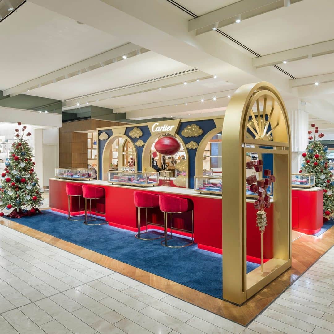 セルフリッジズのインスタグラム：「Immerse yourself in the magic of @Cartier's pop-up • For an extra-special Christmas gift, visit our exclusive @Cartier pop-up returning to #SelfridgesManchester Exchange Square on G.  Explore the space and shop some of the brand's most iconic jewellery and watch collections - including Tank, Panthère, Trinity, Love, Juste un Clou and more.  Tap the link in bio to discover Cartier's jewellery gifts.」