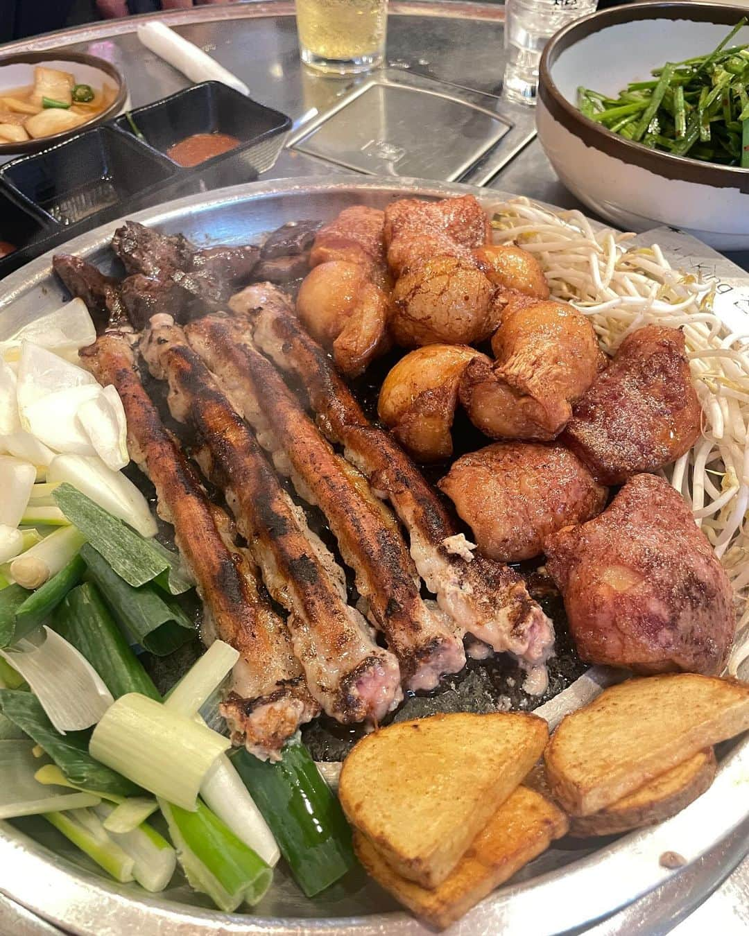 Lilmeさんのインスタグラム写真 - (LilmeInstagram)「냠🍛🥡🥢 韓国に2週間滞在中〜。 今日は韓国では雪が降りました❄️  久しぶりの韓国ではコプチャン、マクチャン、麻辣、キムチチゲ、キンパなど久々に食べたら美味し過ぎて…泣 辛いものが好きな人は絶対麻辣は食べて欲しい！！  韓国は乾燥が酷いので保湿が必須なので 韓国のブランドのキューティクルオイルをよく塗ってます💅@baren_jp  . . . .  #韓国#韓国旅行#韓国グルメ#ソウル##ネイルオイル #キューティクルオイル #ネイルショップ #美爪ケア #簡単ネイル #ハンドケア #baren_jp #baren#PR」11月17日 18時31分 - lilme_official