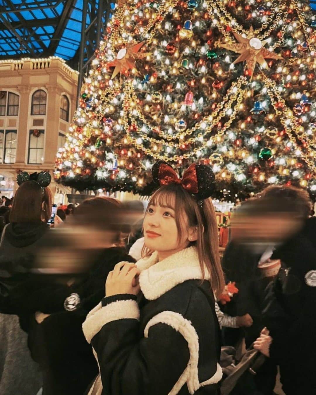 上ノ堀結愛さんのインスタグラム写真 - (上ノ堀結愛Instagram)「• クリスマスDisney大好き🎅🏻❤️  ツリー大きくてすごかったよぉ！！  えもえもすぎたーーーー🎄💭  #Disneyland#Xmas」11月17日 18時32分 - yua.0201