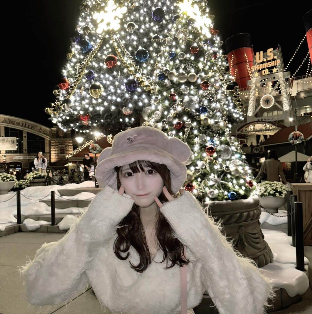 桃姫もえかさんのインスタグラム写真 - (桃姫もえかInstagram)「🎄✨  #彼女感 #クリスマスツリー #ディズニーシー #ディズニーカチューシャ #ディズニーコーデ #ヘアアレンジ #ニット #ニットコーデ  #ディズニークリスマス #ディズニー帽子   #量産型#量産型オタク  #おしゃれさんと繋がりたい  #アイドル    #アイドル好きと繋がりたい #地下アイドル  #雰囲気すきな人いいね #自発ください #いいね返し #美男美女さんと繋がりたい  #アニメ好きな人と繋がりたい  #自撮り界隈 #kosplay #隠しきれないヲタク #被写体モデル  #他撮り  #likeforlike #instagood  #selfie#disney」11月17日 18時46分 - moeka_141221