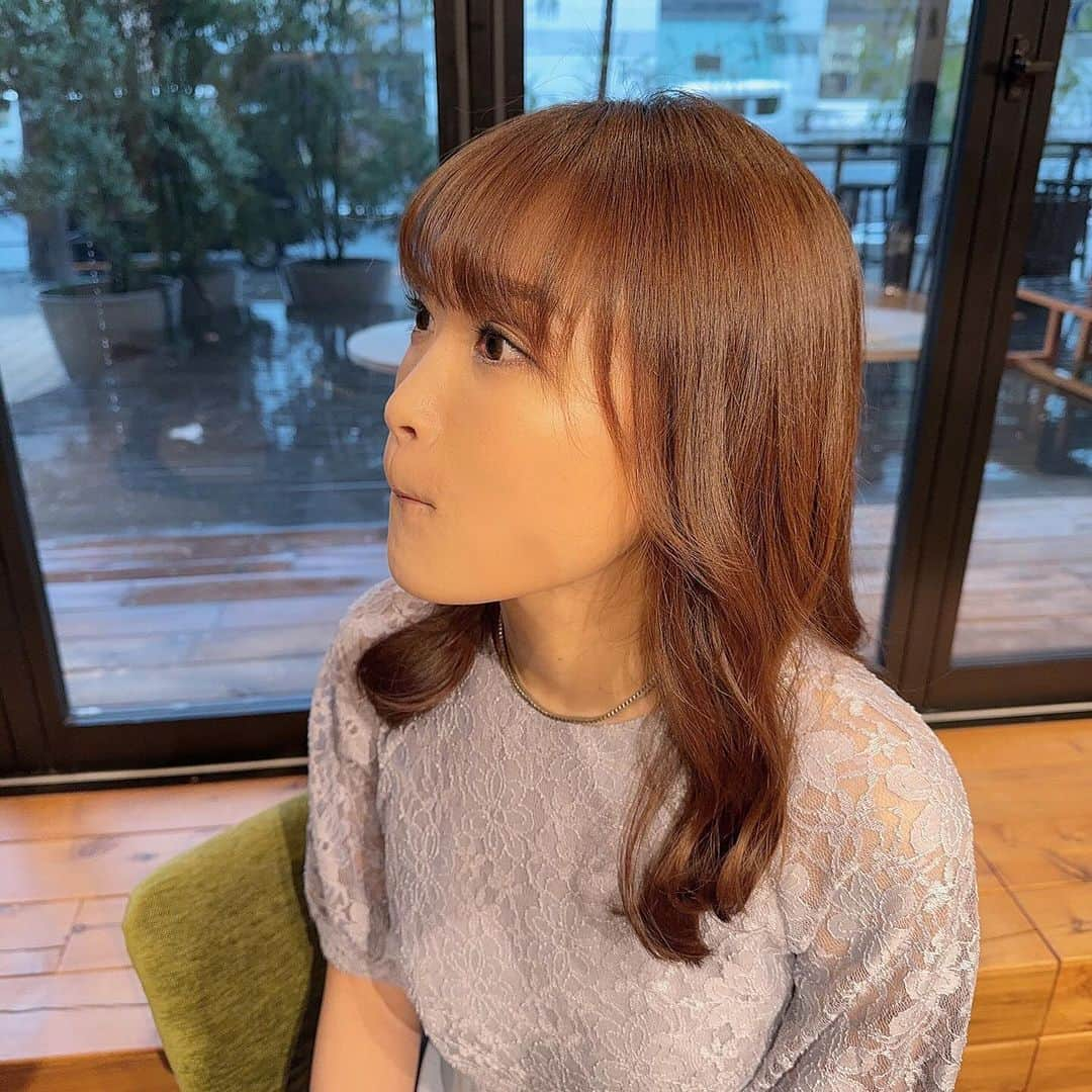 村山千代のインスタグラム：「🗼 今日は東京ホンマもん教室収録からー。 しゅっとして見えるようがんばる図。 #頬肉吸い上げと一人遠近法 #mx #mxtv #東京mx #冷たい雨の朝🍭」