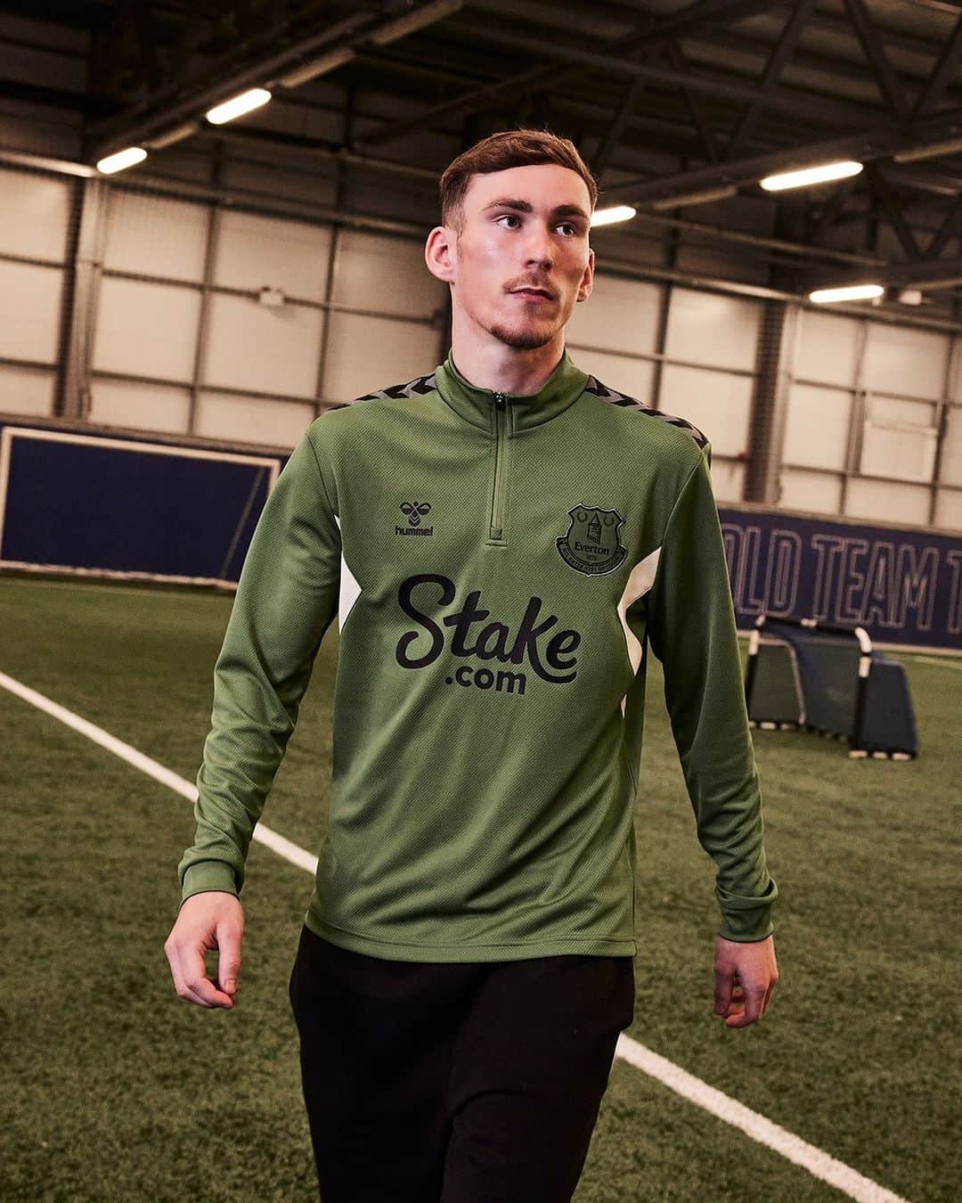 のインスタグラム：「New training wear has dropped! 💚」