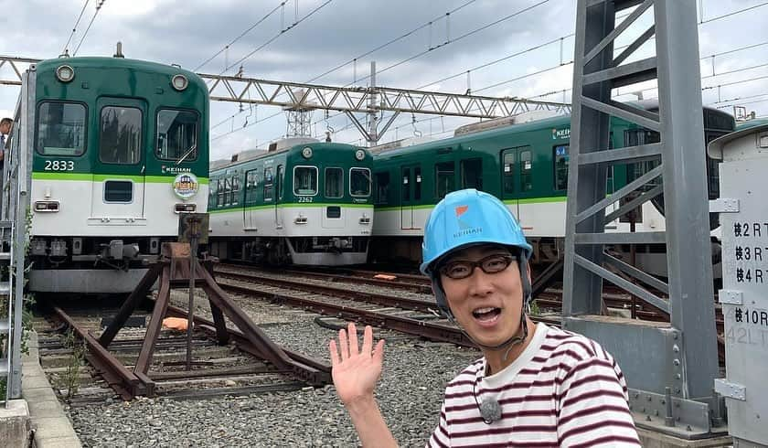 吉川正洋のインスタグラム：「京阪電車の陣第二戦、初の全国放送が明日発車いたします！！  『鉄オタ選手権〜京阪電車の陣 第二戦〜』  11月18日(土)午前10:40 NHK BSプレミアム  〈出演〉中川家 ダーリンハニー吉川 ブラックマヨネーズ吉田 久野知美 森脇健児  #鉄オタ選手権 #京阪」