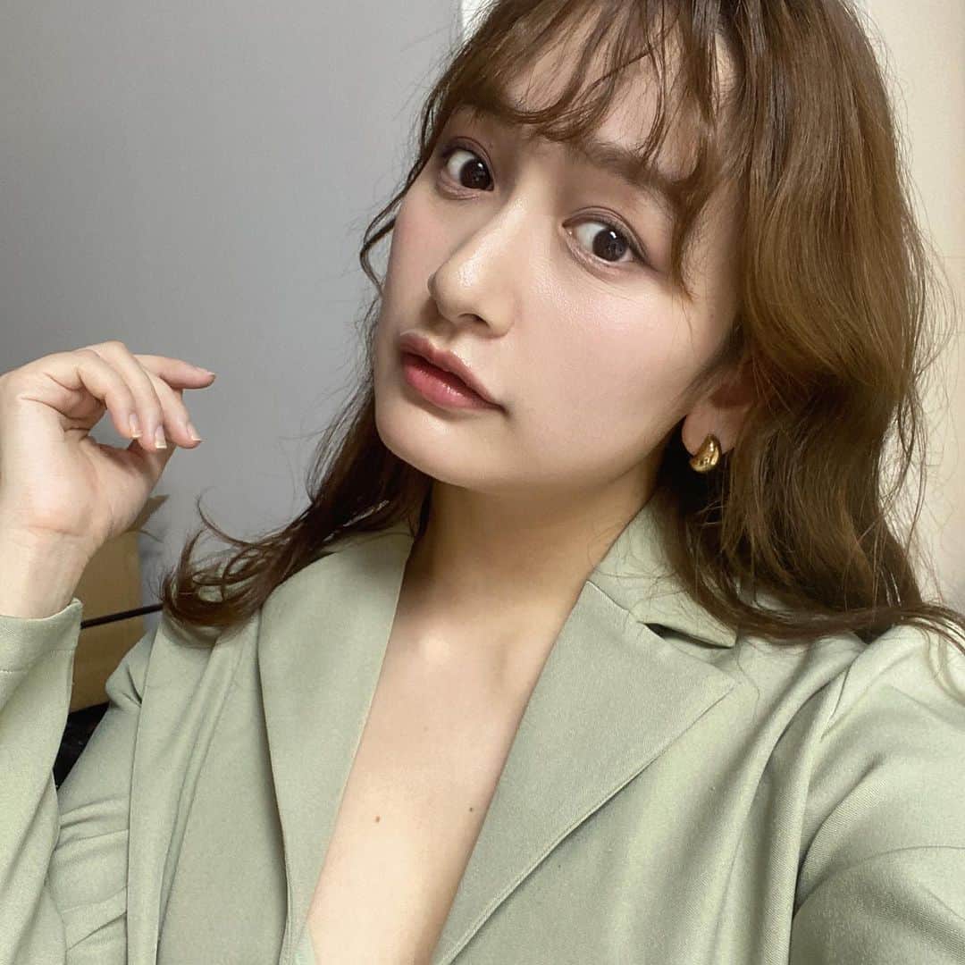 川口カノンのインスタグラム：「お疲れ様でした♡ ひよりさんメイク @hiyori____makeup  . . . . .  #前髪#ヘアスタイル #ヘアアレンジ#メイク #秋 #秋コーデ#コーデ#ファッション #ブルベ夏 #japanese#japanesegirl #japanesefashion#fashion#make」