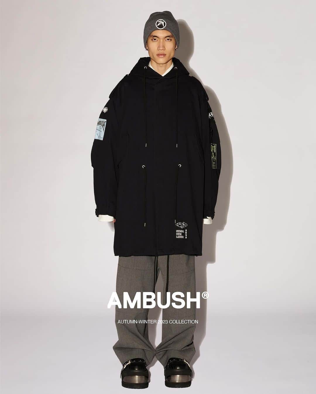 AMBUSHさんのインスタグラム写真 - (AMBUSHInstagram)「Graphic patches are the ultimate badge of nonconformists. The #AMBUSH LONG PARKA is now available at our WEBSHOP and WORKSHOP」11月17日 18時42分 - ambush_official