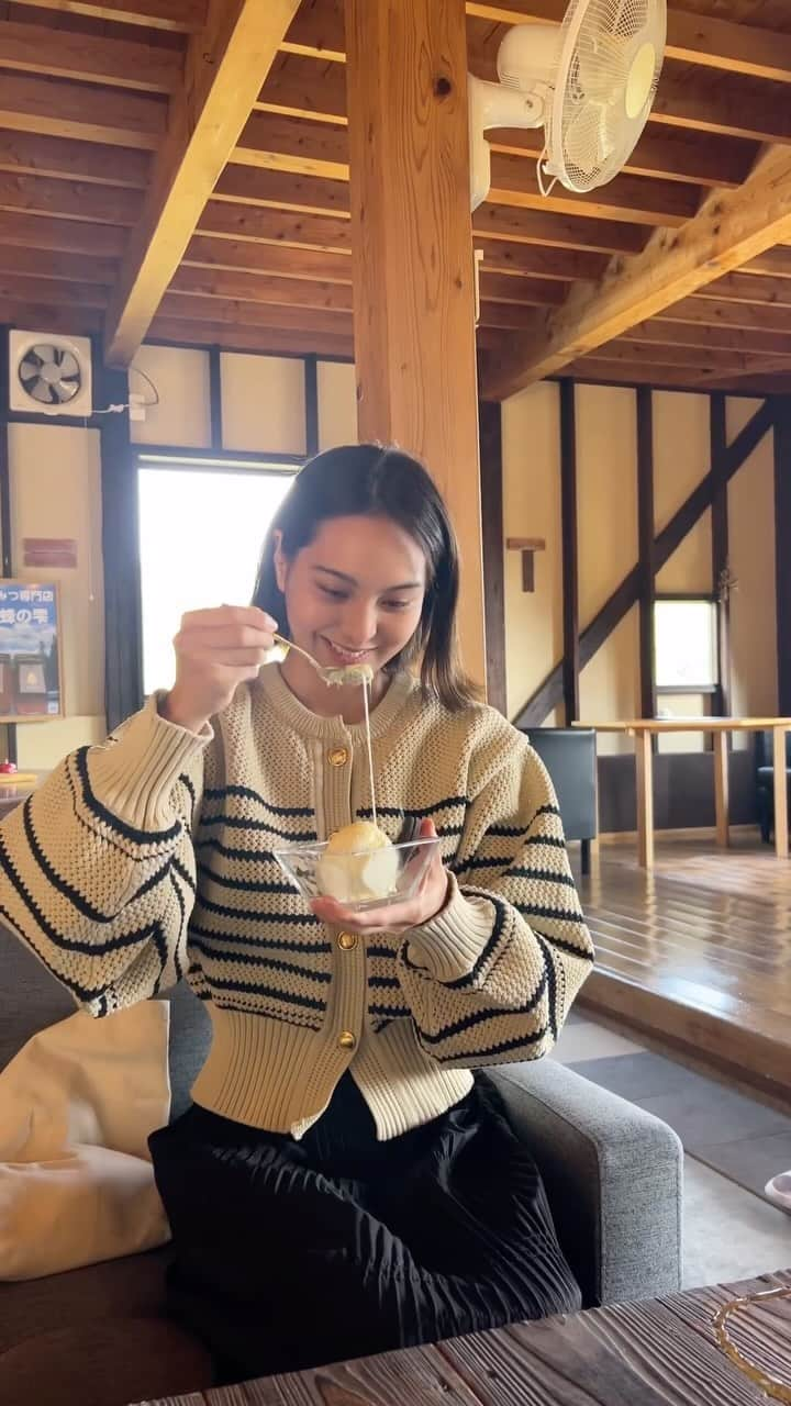 山口厚子のインスタグラム：「ハチミツアイスとろ〜り美味しかった🥰🍯🍨  #エキストラ母 #八女カフェ  #黒木カフェ #黒木ランチ #生はちみつ専門店cafe #蜂の雫」