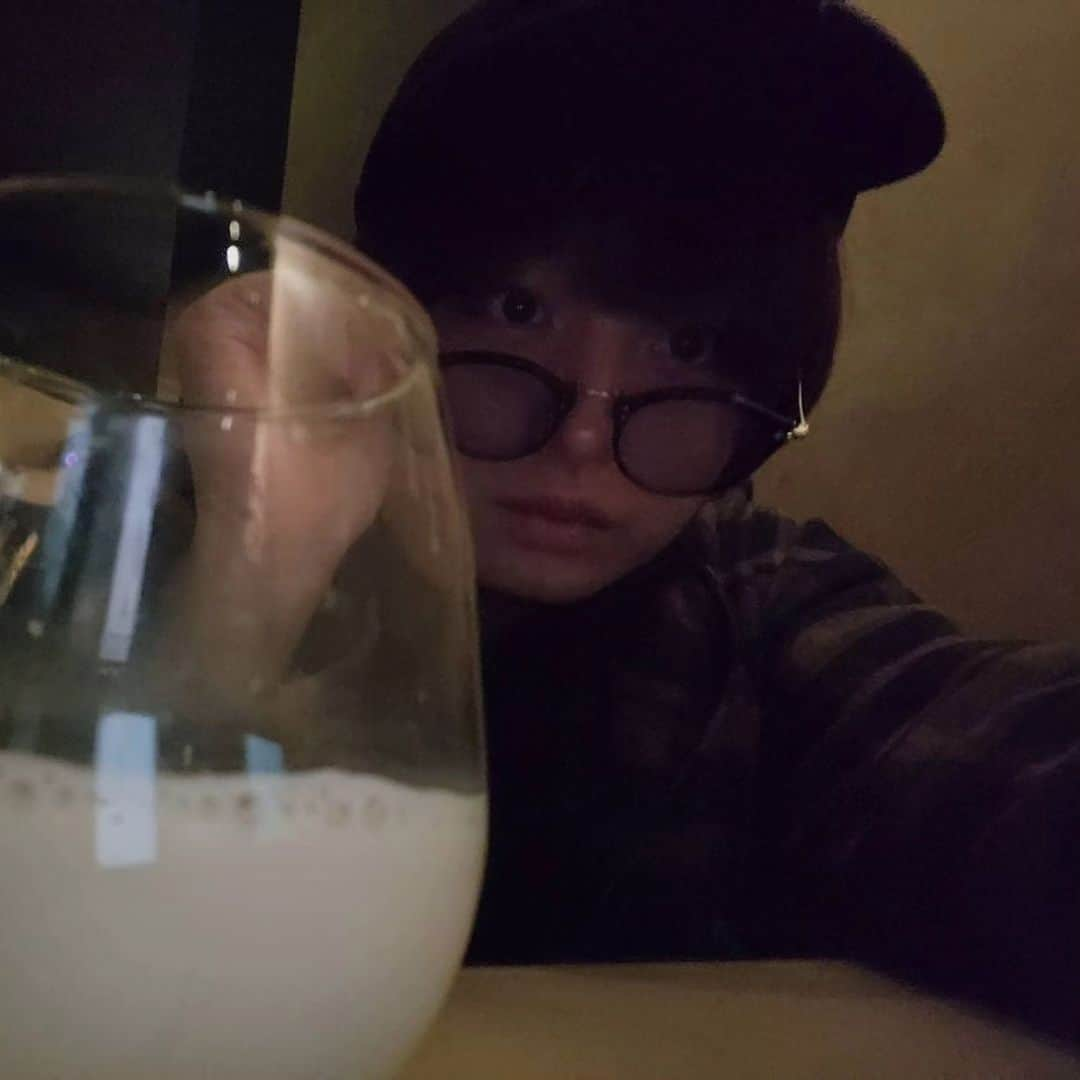 伊野尾慧さんのインスタグラム写真 - (伊野尾慧Instagram)「⁡ ⁡ 牛乳飲みながら自撮りの練習。⁡ チャージャーは友達のいつも借りてます。⁡ ⁡ #伊野尾慧 #夜カフェ #いのすたぐらむ #Inostagram」11月17日 18時50分 - kei_inoo.0622