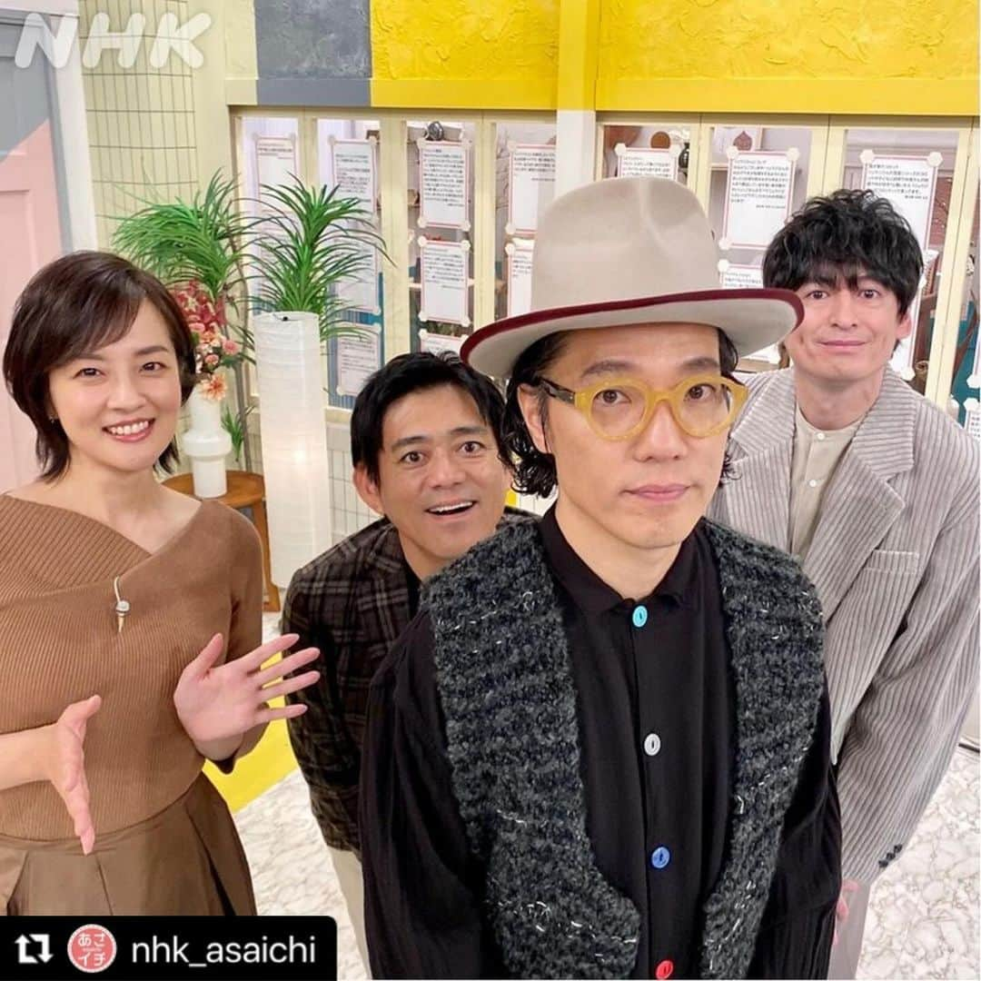 ハナレグミさんのインスタグラム写真 - (ハナレグミInstagram)「#Repost @nhk_asaichi with @use.repost ・・・ 鈴木です。今日のゲストは料理研究家のリュウジさん。 配信動画での印象は 「お酒飲みながら陽気に料理するイケイケなおにいさん」 でしたが😂 お話をじっくり聞くと、 その印象にいろいろな深みが加わりました。  独学で勉強し、毎食新しいレシピを作り、 二日酔いなど「虚無モード」で作る日もあり、 心が疲れている時はキッチンに立たなくて良い！！ という料理研究家。  「キッチンは孤独だから、そんな思いに寄り添って、 楽しくお料理できる手伝いがしたい」という思いに、 なんだか救われた気持ちになりました。 とりあえず「虚無チヂミ」、今夜作ります！！  特選エンタ！のゲストはハナレグミこと永積崇さん。 優しくあたたかい歌声が心に沁みました。 放送後、あさイチのスタッフルームでは 「心が癒された…今日はもうゆっくり過ごしたい」 というスタッフが続出しています☺️  週末、穏やかに過ごせそうです。  @nhk_asaichi  #リュウジ さん #永積崇 さん #ハナレグミ #博多華丸大吉 さん #鈴木奈穂子 アナ #nhk #あさイチ #8時15分から」11月17日 18時51分 - hanaregumi.official