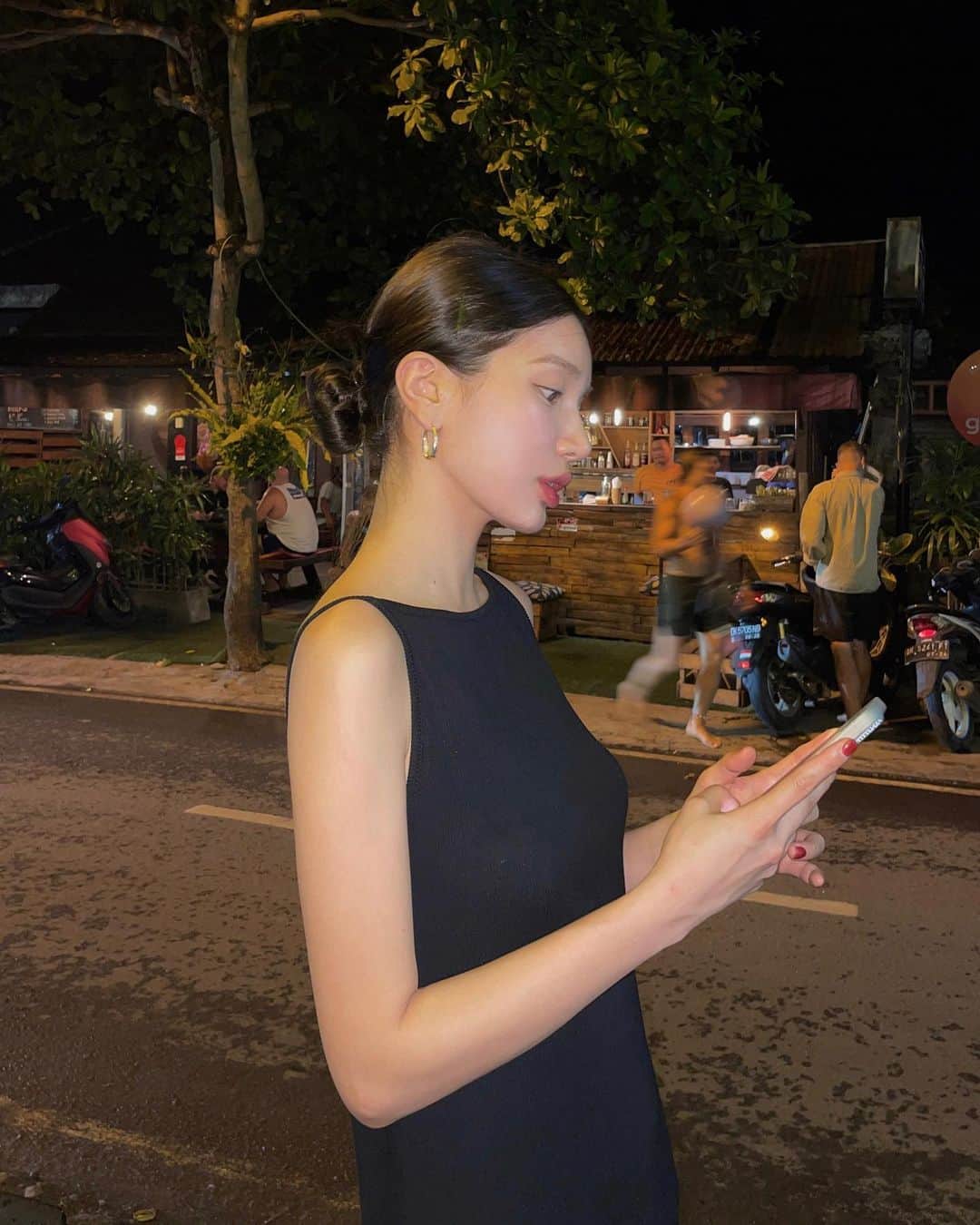 のインスタグラム：「스토리에 ♥ 많이 눌려서 피드에 올려보는 태국음식 배터지게 먹고 나온 나 .. 😗」