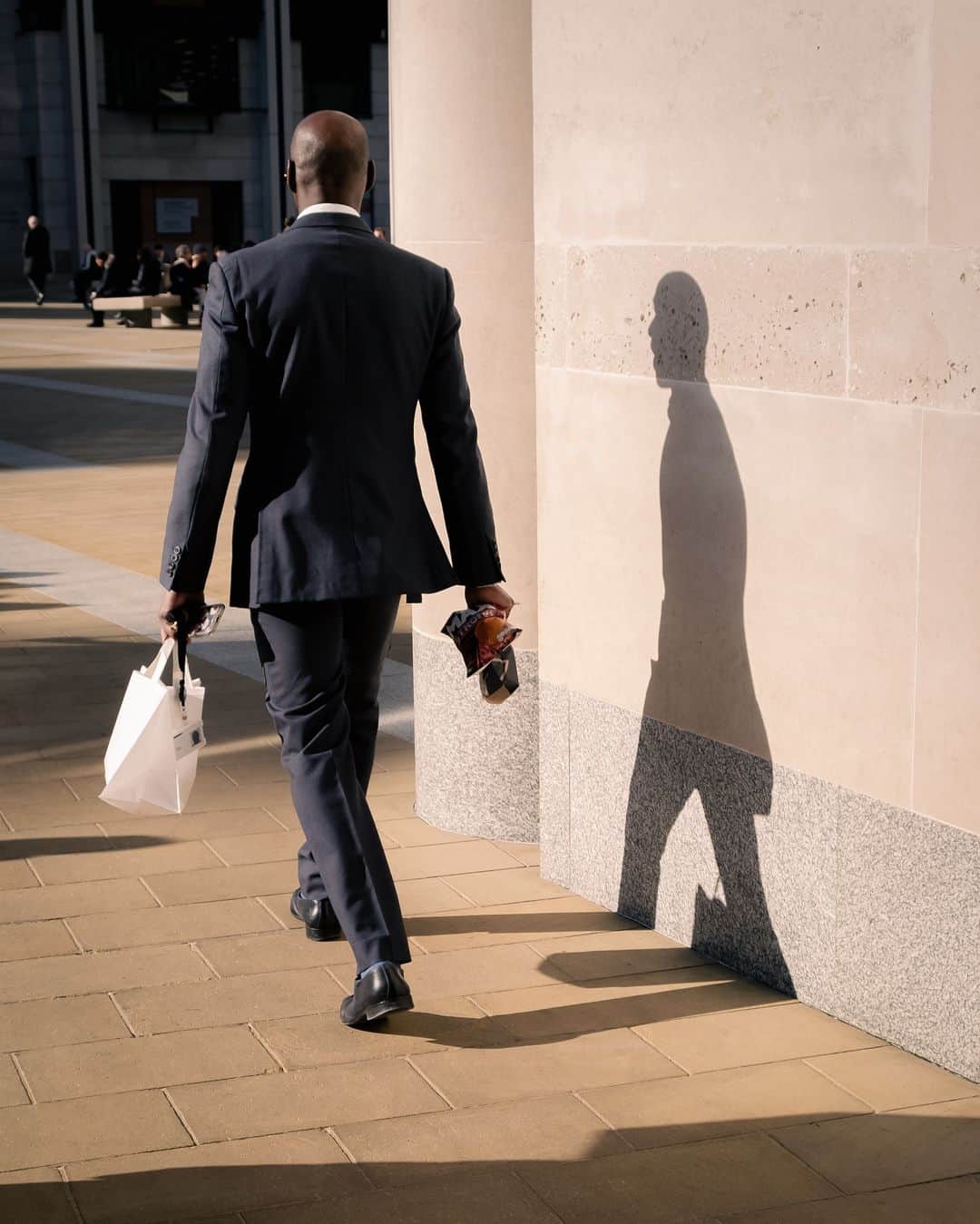 Fujifilm UKのインスタグラム：「“I took this shot in St. Pauls, London. Often I’m looking to capture a facial expression or particularly interesting action. This shot, however, is slightly different. With the subject facing away from the camera, the focal point becomes his shadow on the wall, adding a bit of mystery to the image.”  📸: @mesbkr   #FUJIFILMXT30 XF 18-55mmF2.8-4 R LM OIS f/5, ISO 640, 1/500 sec」