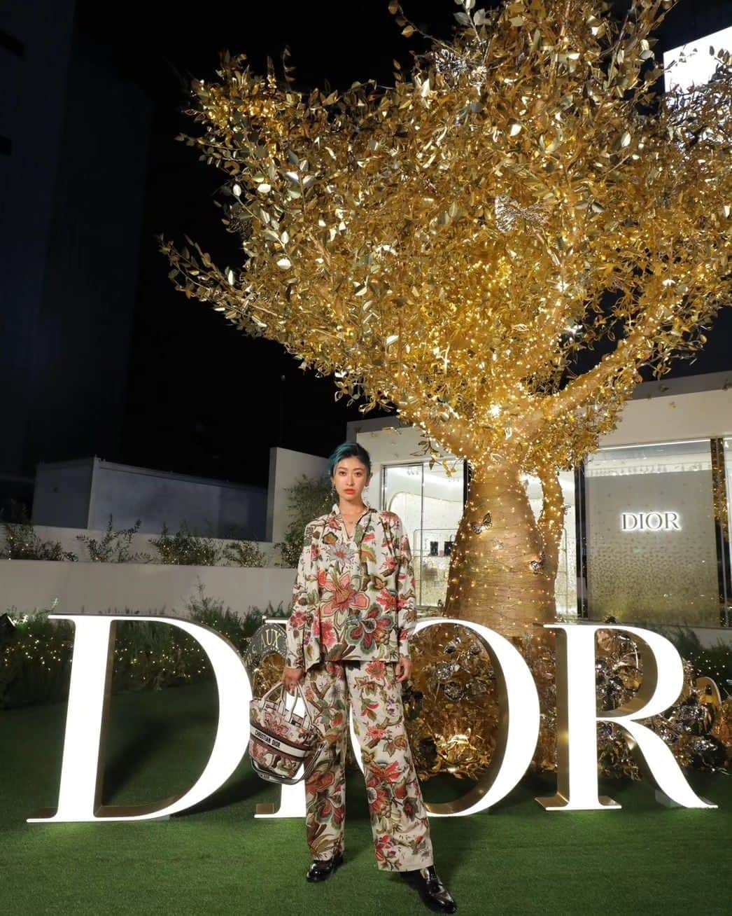 山田優さんのインスタグラム写真 - (山田優Instagram)「DIOR HOLIDAY EVENT   11/18(土)~12/25(月)まで 表参道交差点で開催されるそうです!!  輝く沢山のバタフライや 幻想的なイルミネーションに彩られた空間は ひと足先にホリデー気分にさせてくれます❤️  @dior #DiorCruise  #ディオールホリデーポップアップ  #ディオールファインジュエリー #SupportedByDior」11月17日 19時04分 - yu_yamada_